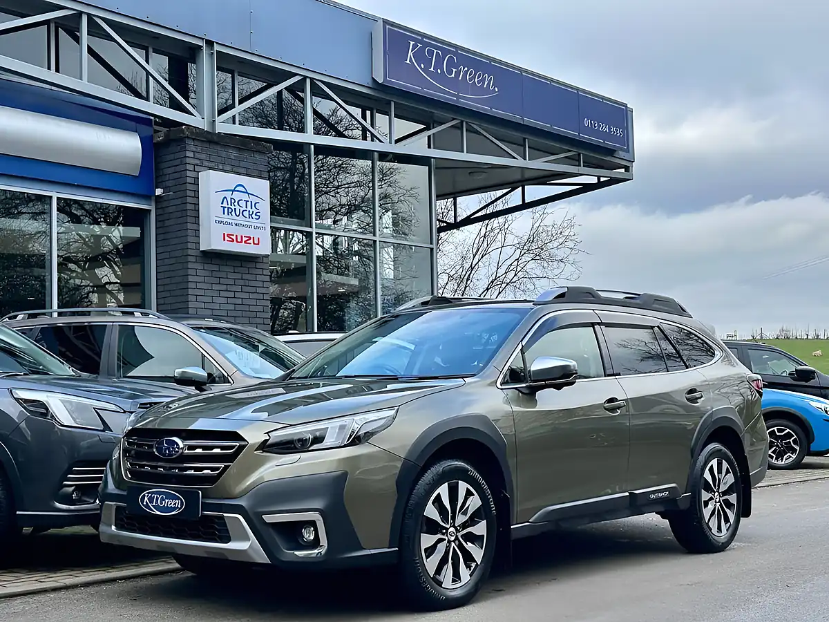 Used 2023 Subaru Outback Touring Autumn Green - Front View