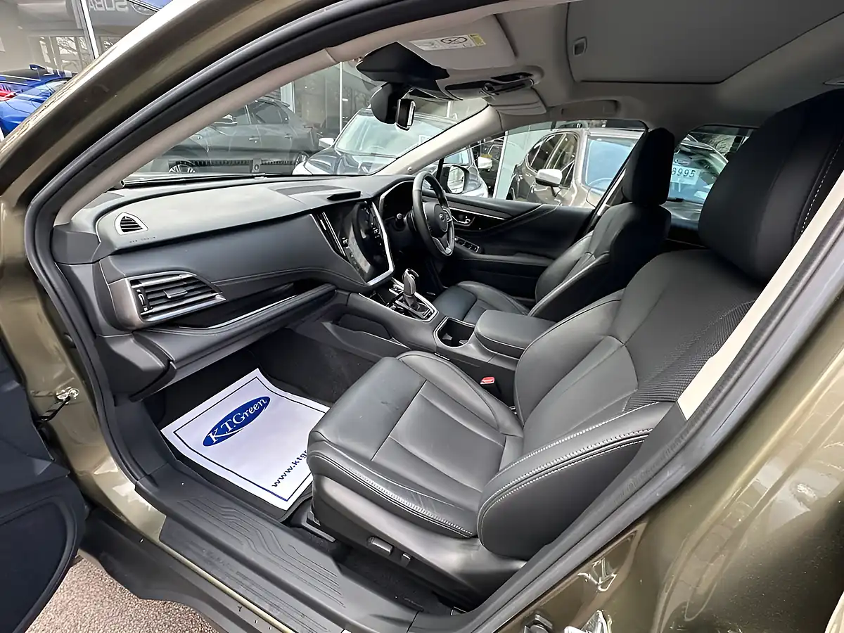 Used 2023 Subaru Outback Touring Autumn Green - Interior and Exterior details 10