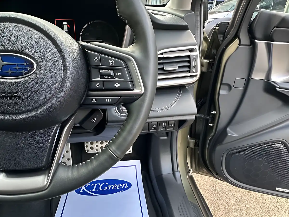 Used 2023 Subaru Outback Touring Autumn Green - Interior and Exterior details 16