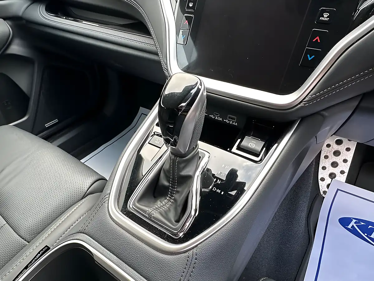 Used 2023 Subaru Outback Touring Autumn Green - Interior and Exterior details 17