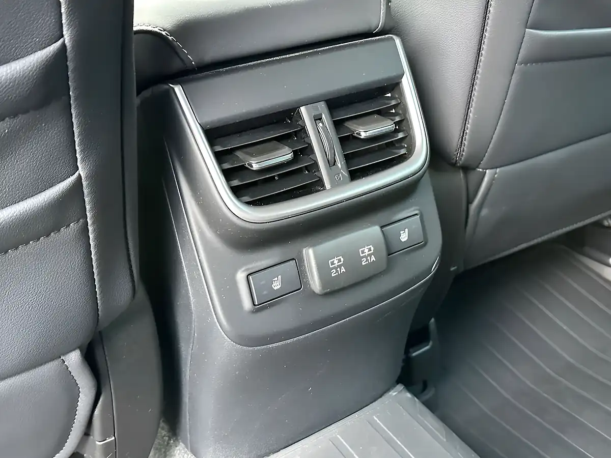 Used 2023 Subaru Outback Touring Autumn Green - Interior and Exterior details 18