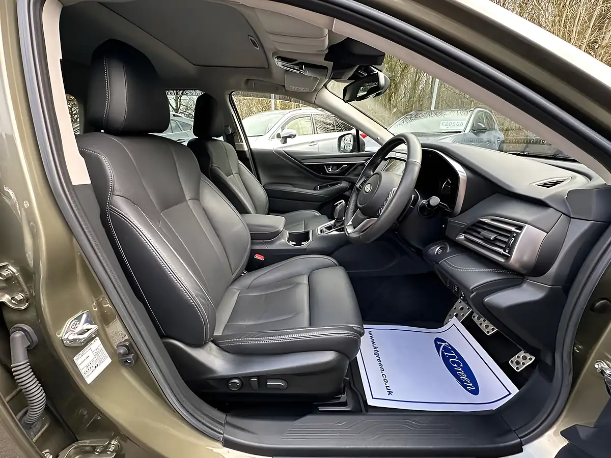 Used 2023 Subaru Outback Touring Autumn Green - Interior and Exterior details 7