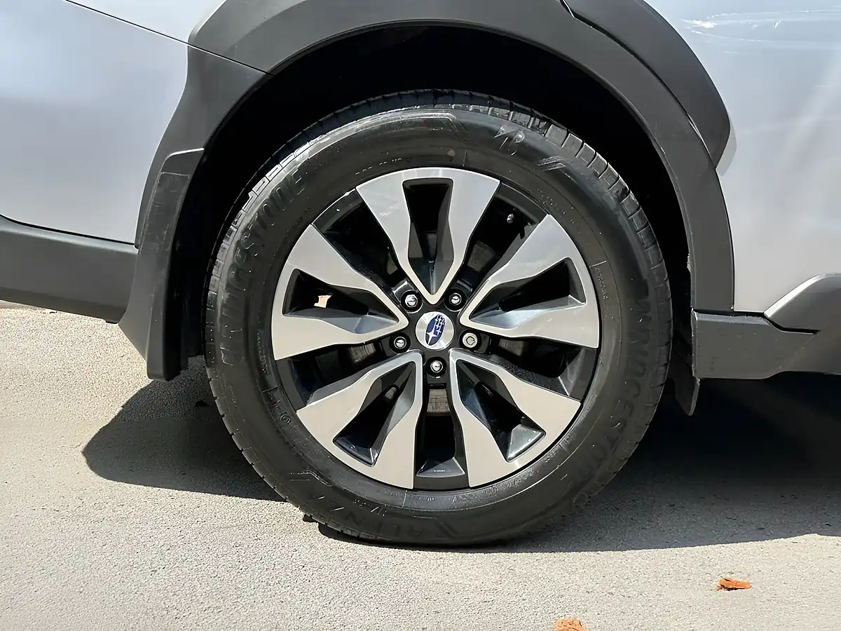 Used 2023 Subaru Outback Touring Silver - Interior and Exterior details 20