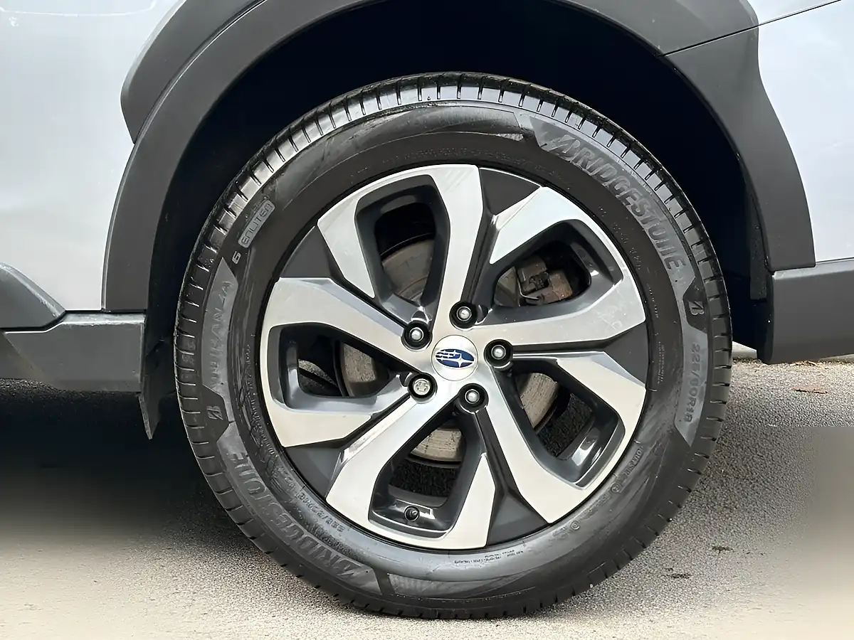Used 2023 Subaru Outback Touring Silver - Interior and Exterior details 20