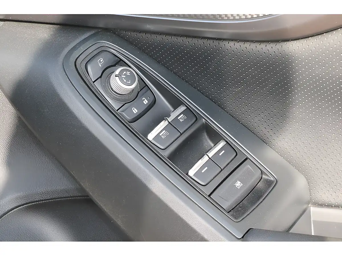 Used 2023 Subaru Xv Se Premium Crystal White - Interior and Exterior details 9
