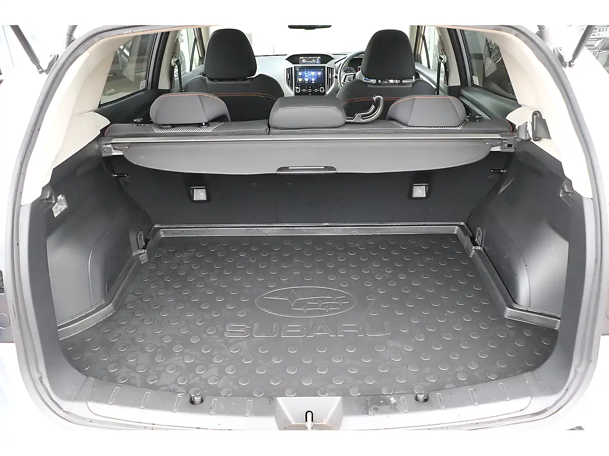 Used 2023 Subaru Xv Se Silver - Interior and Exterior details 13