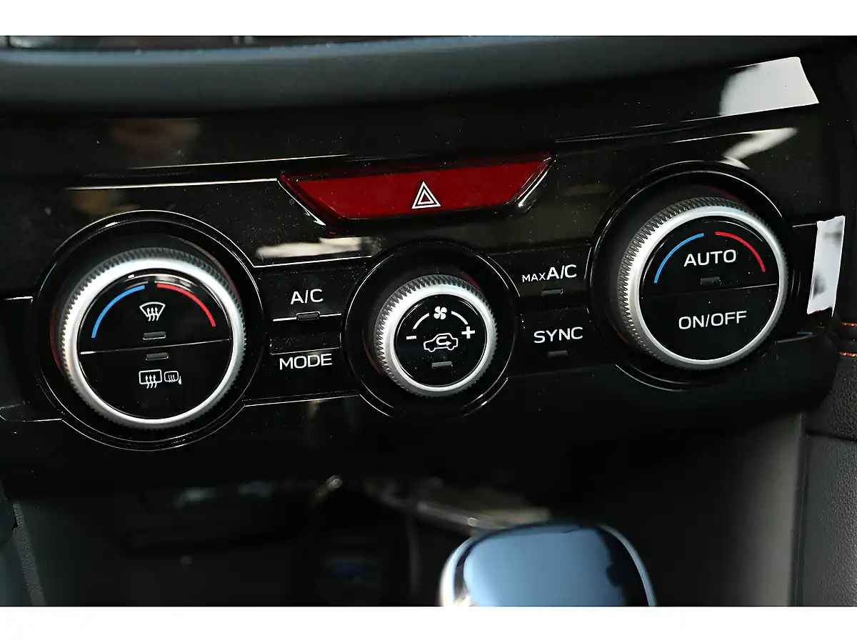 Used 2023 Subaru Xv Se Silver - Interior and Exterior details 17