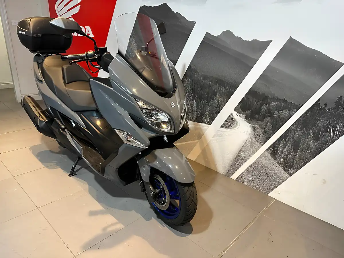 Used 2023 Suzuki Burgman 400 Burgman Grey - Interior and Exterior details 11