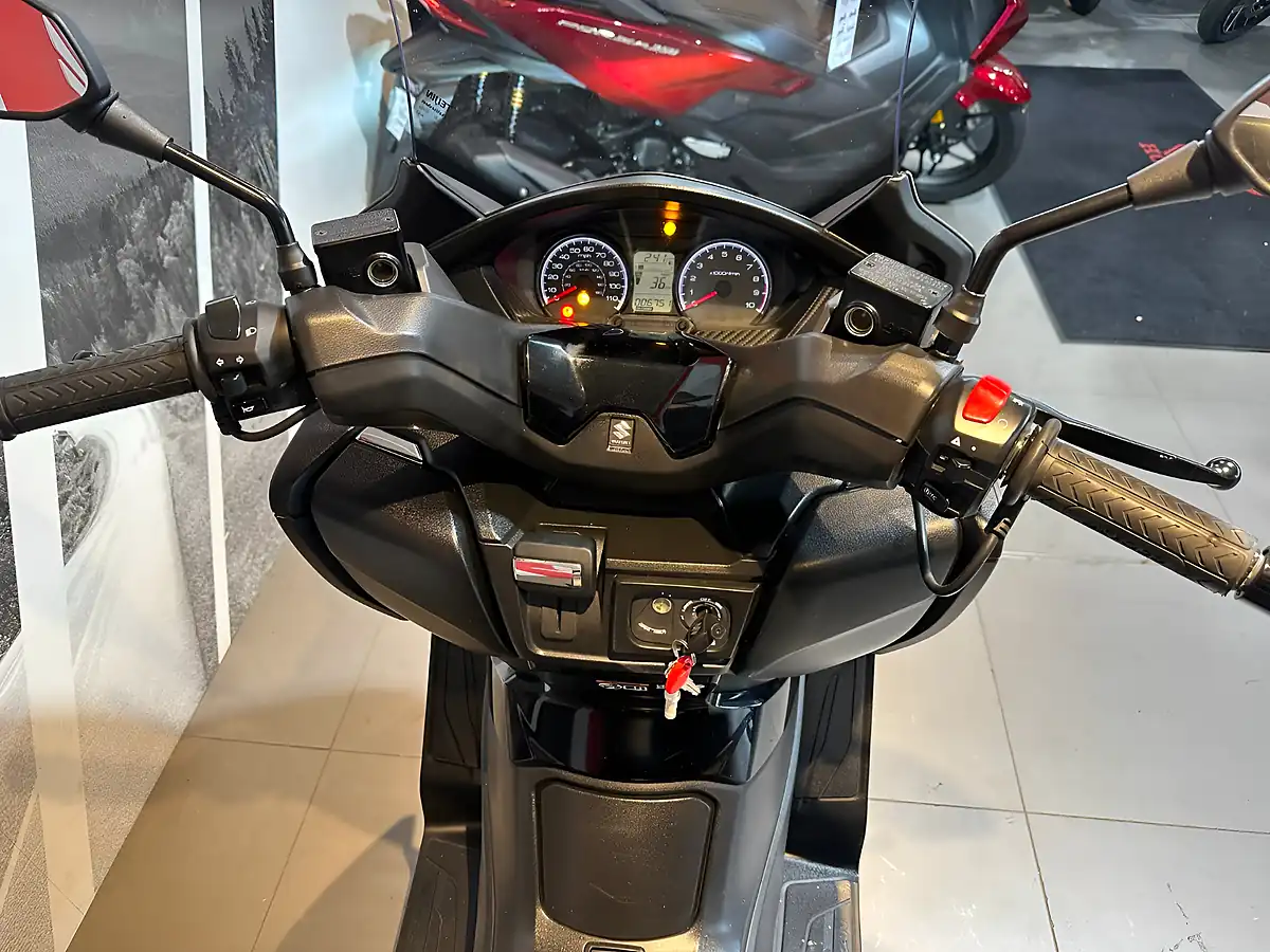 Used 2023 Suzuki Burgman 400 Burgman Grey - Interior and Exterior details 5