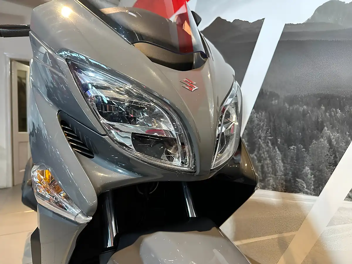 Used 2023 Suzuki Burgman 400 Burgman Grey - Interior and Exterior details 6