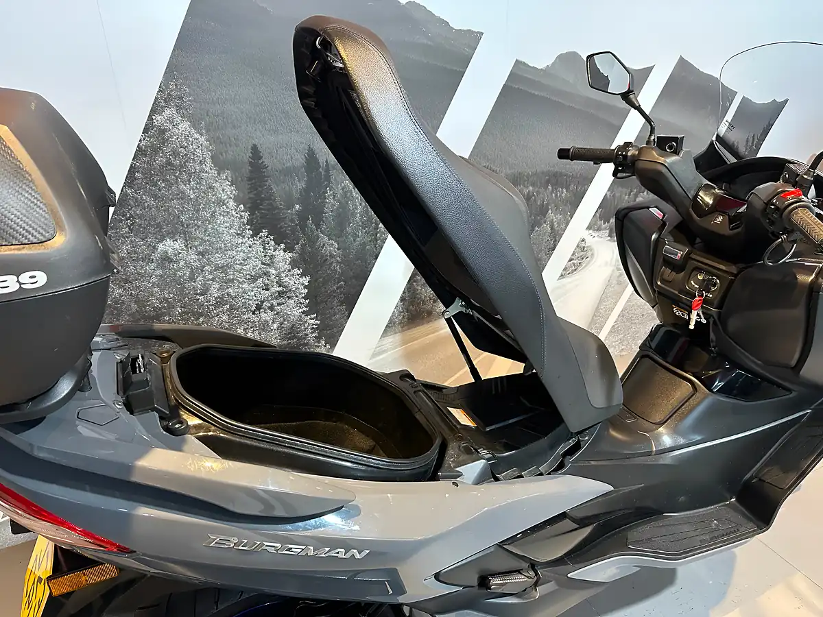 Used 2023 Suzuki Burgman 400 Burgman Grey - Interior and Exterior details 8