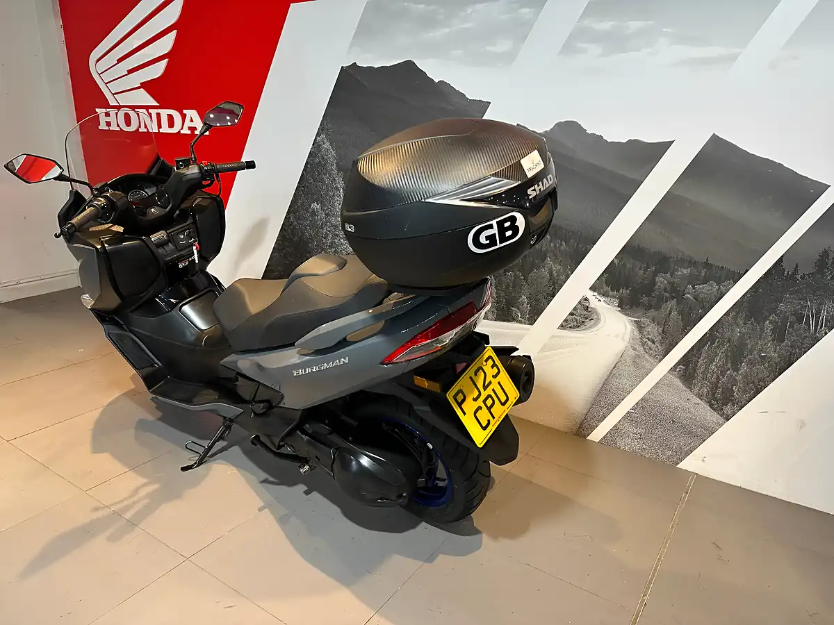 Used 2023 Suzuki Burgman 400 Burgman Grey - Interior and Exterior details 9