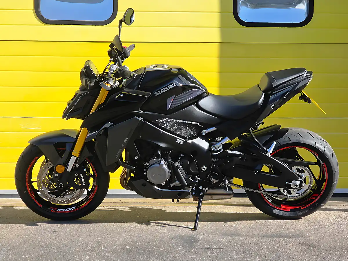 Used 2023 Suzuki GSX-S1000 Black - Interior and Exterior details 10