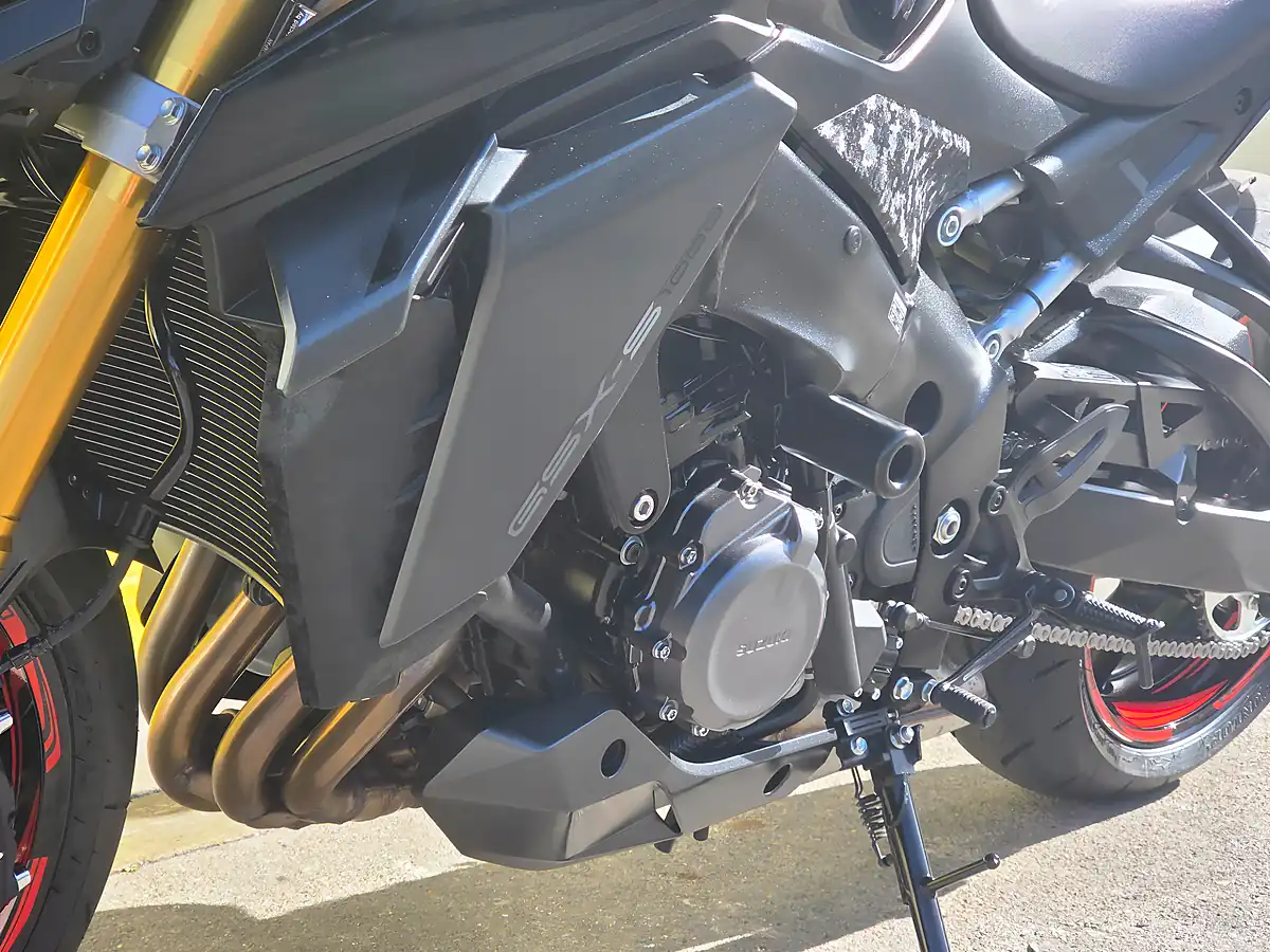 Used 2023 Suzuki GSX-S1000 Black - Interior and Exterior details 17