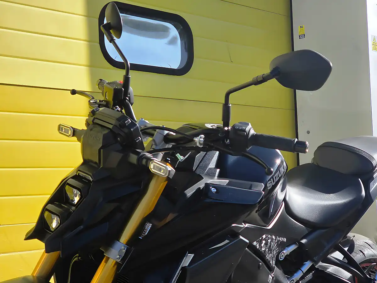 Used 2023 Suzuki GSX-S1000 Black - Interior and Exterior details 18