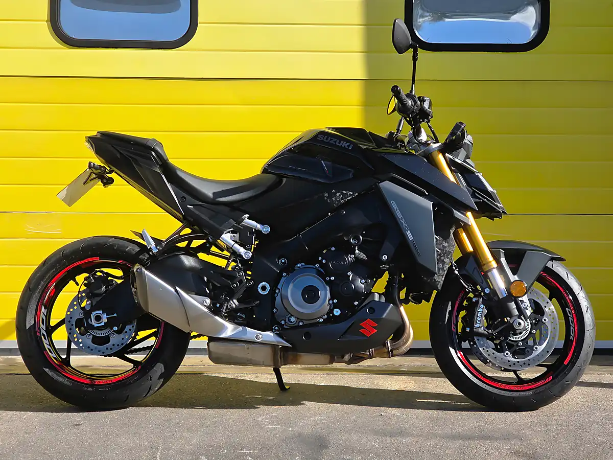 Used 2023 Suzuki GSX-S1000 Black - Interior and Exterior details 2