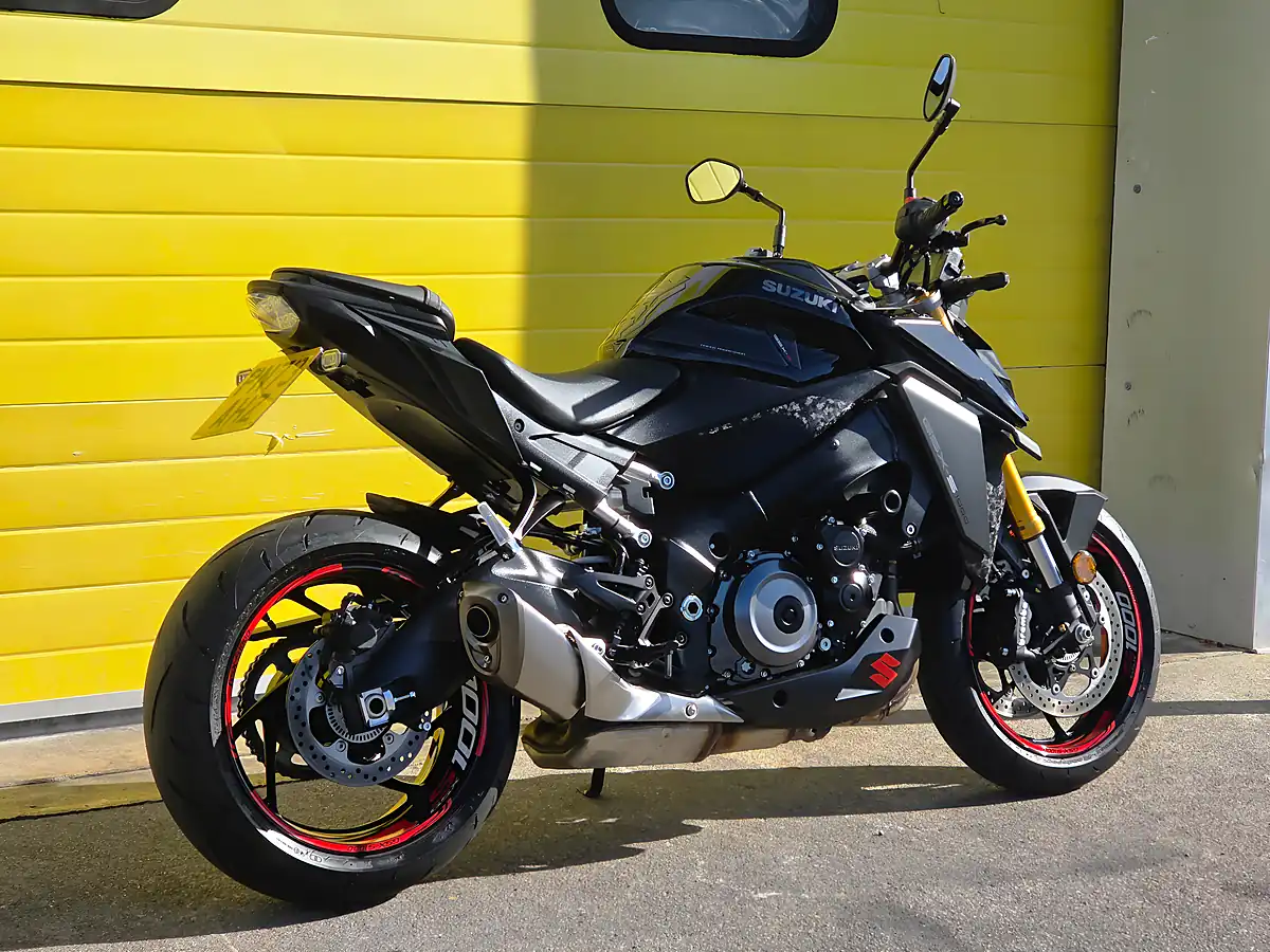 Used 2023 Suzuki GSX-S1000 Black - Interior and Exterior details 4
