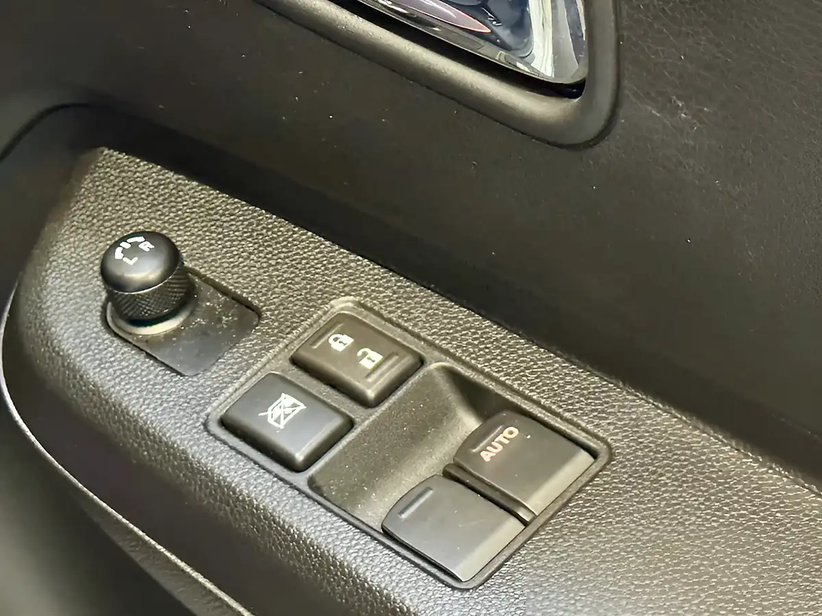 Used 2023 Suzuki Ignis Sz-T White - Interior and Exterior details 18