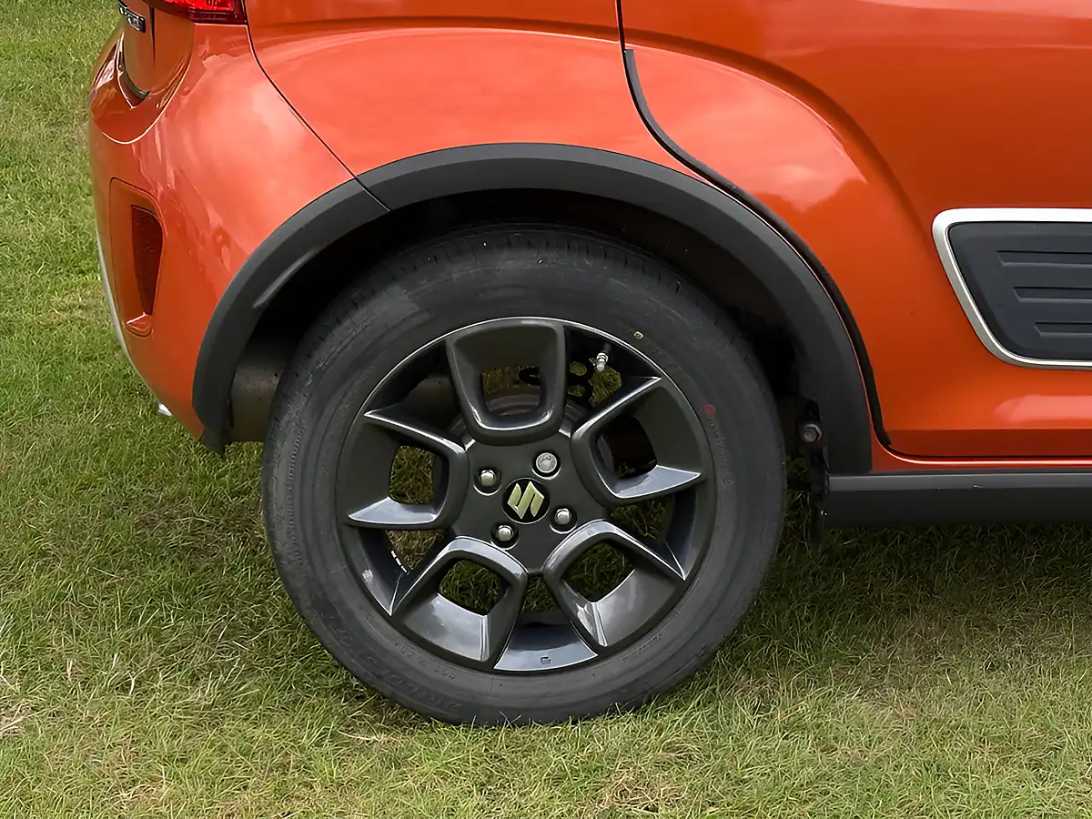 Used 2023 Suzuki Ignis SZ5 Orange - Interior and Exterior details 8