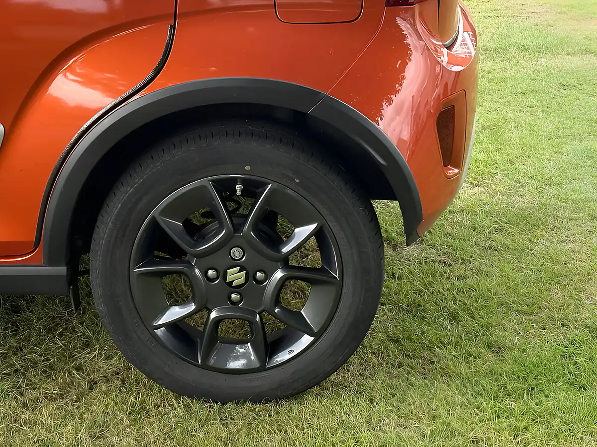 Used 2023 Suzuki Ignis SZ5 Orange - Interior and Exterior details 9