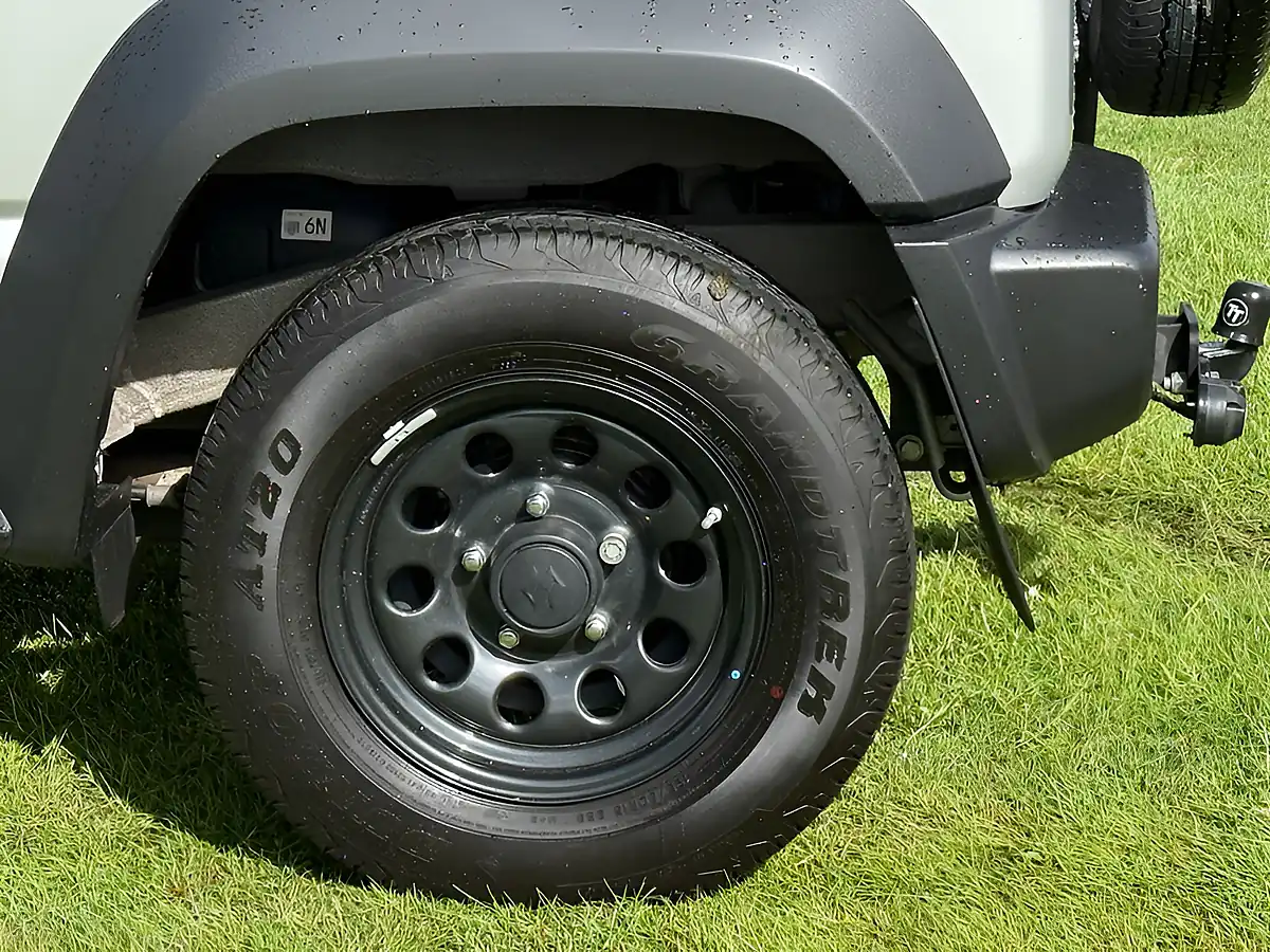 Used 2023 Suzuki Jimny Lcv Allgrip Silver - Interior and Exterior details 10