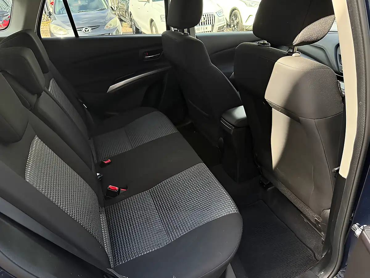 Used 2023 Suzuki S-Cross Motion Blue - Interior and Exterior details 13