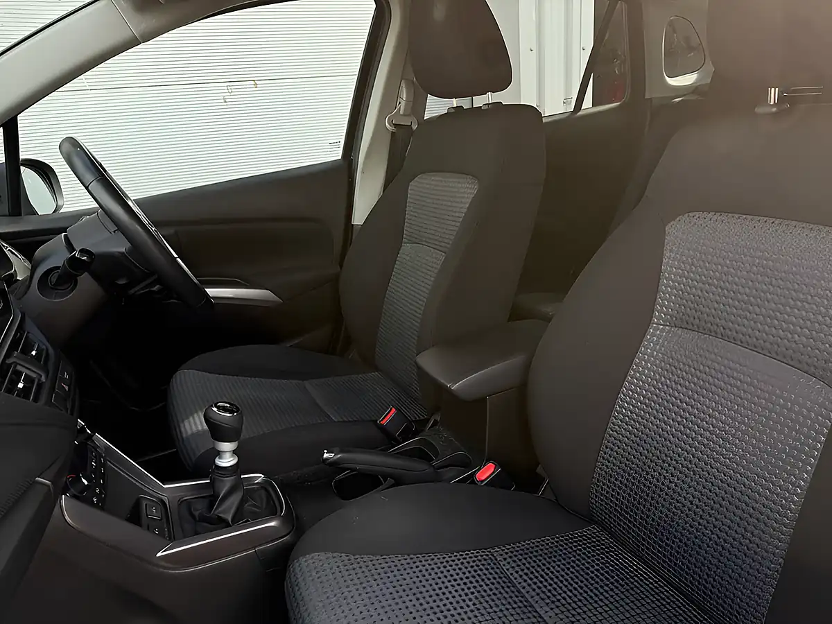 Used 2023 Suzuki S-Cross Motion Blue - Interior and Exterior details 15