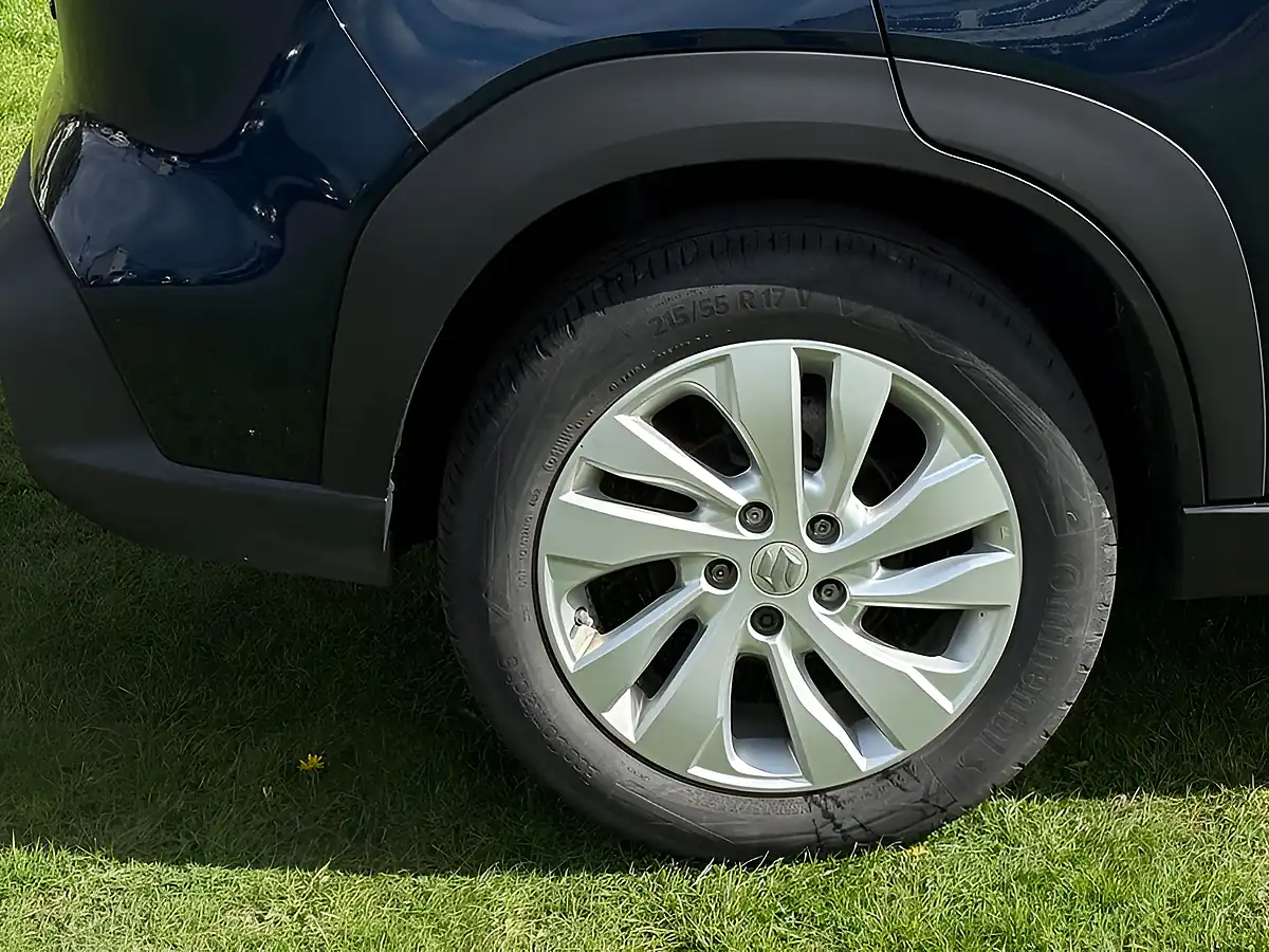 Used 2023 Suzuki S-Cross Motion Blue - Interior and Exterior details 9
