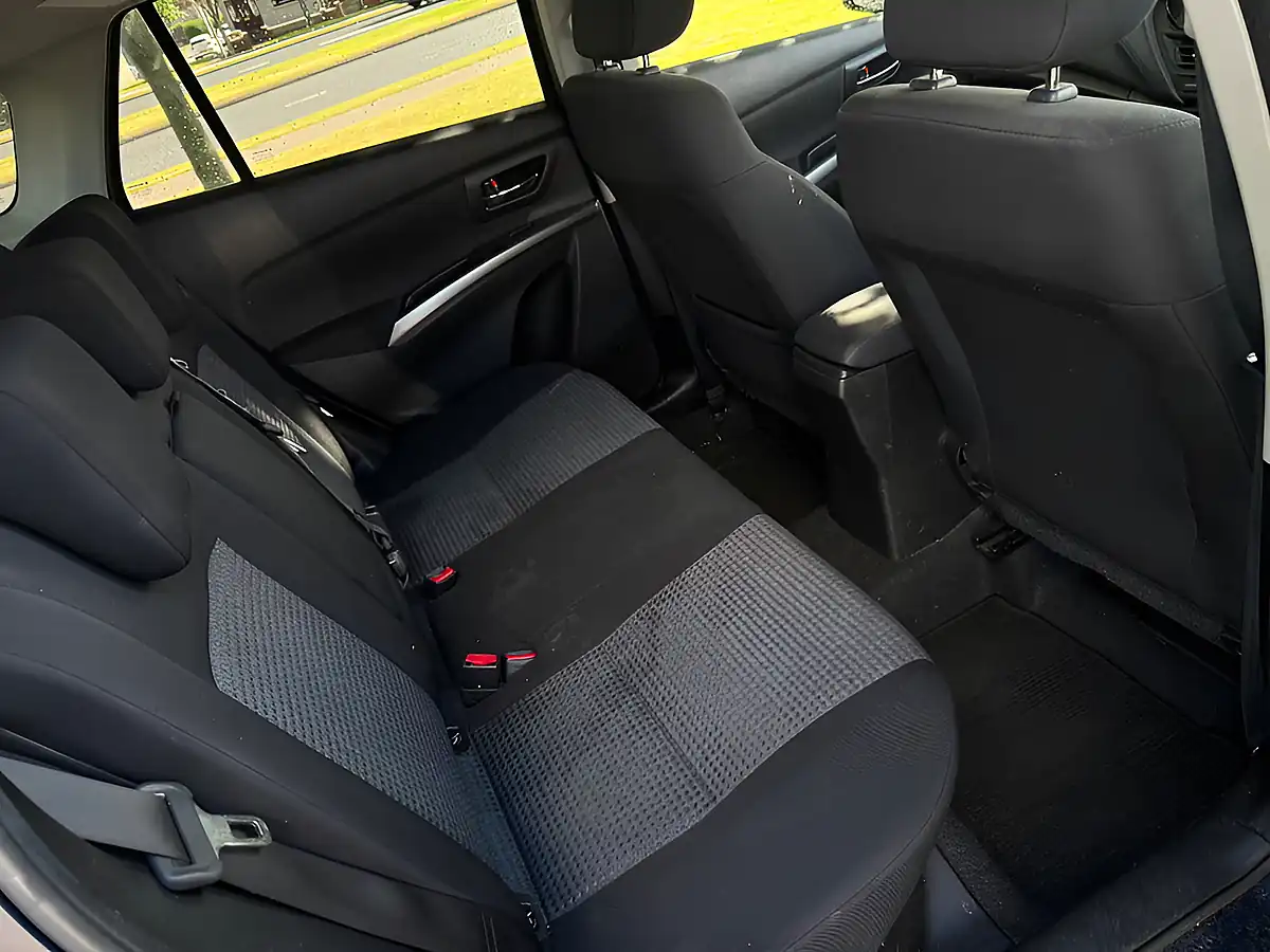 Used 2023 Suzuki S-Cross Motion Blue - Interior and Exterior details 11