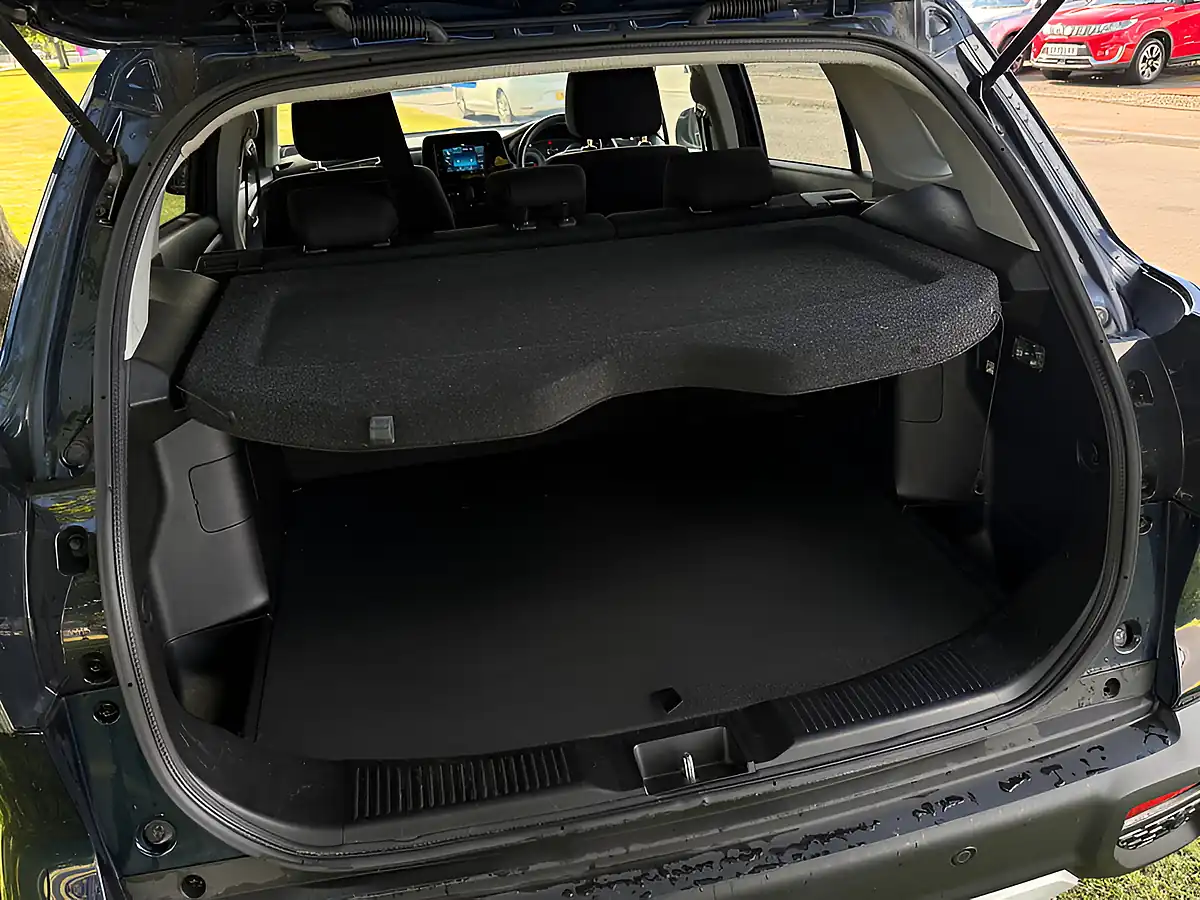Used 2023 Suzuki S-Cross Motion Blue - Interior and Exterior details 12
