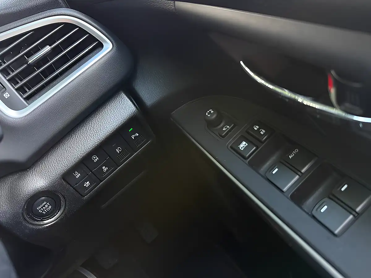 Used 2023 Suzuki S-Cross Motion Blue - Interior and Exterior details 18