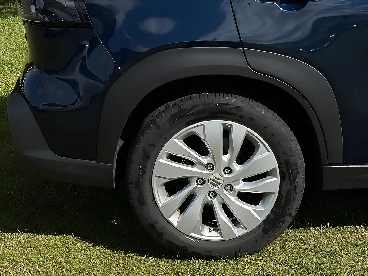 Used 2023 Suzuki S-Cross Motion Blue - Interior and Exterior details 8