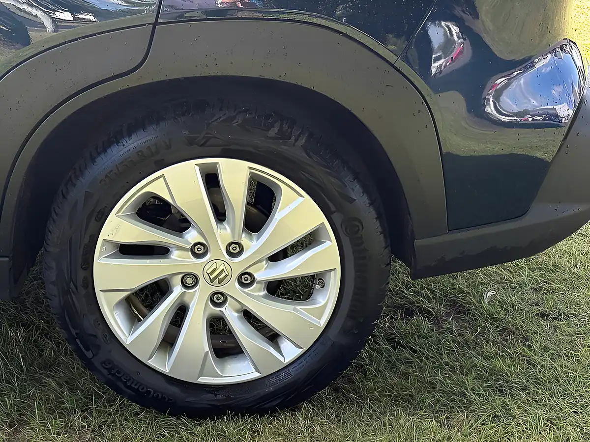 Used 2023 Suzuki S-Cross Motion Blue - Interior and Exterior details 9