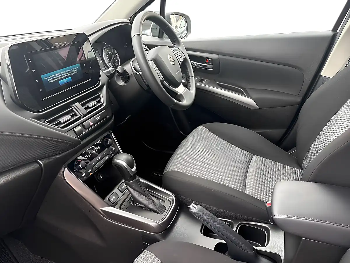 Used 2023 Suzuki S-Cross Motion White - Interior and Exterior details 12
