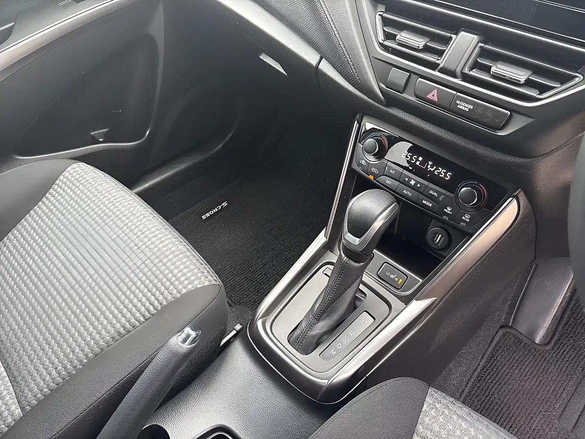 Used 2023 Suzuki S-Cross Motion White - Interior and Exterior details 13