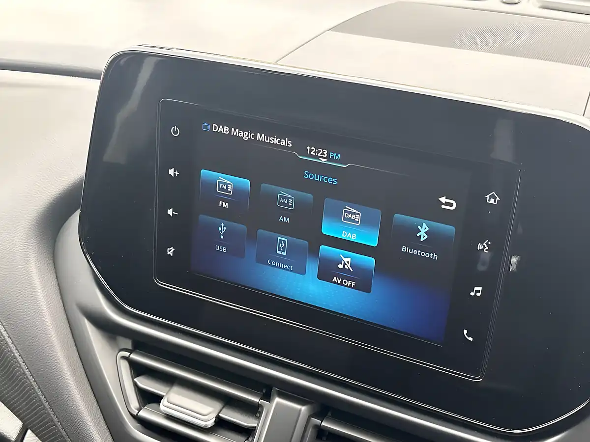 Used 2023 Suzuki S-Cross Motion White - Interior and Exterior details 17