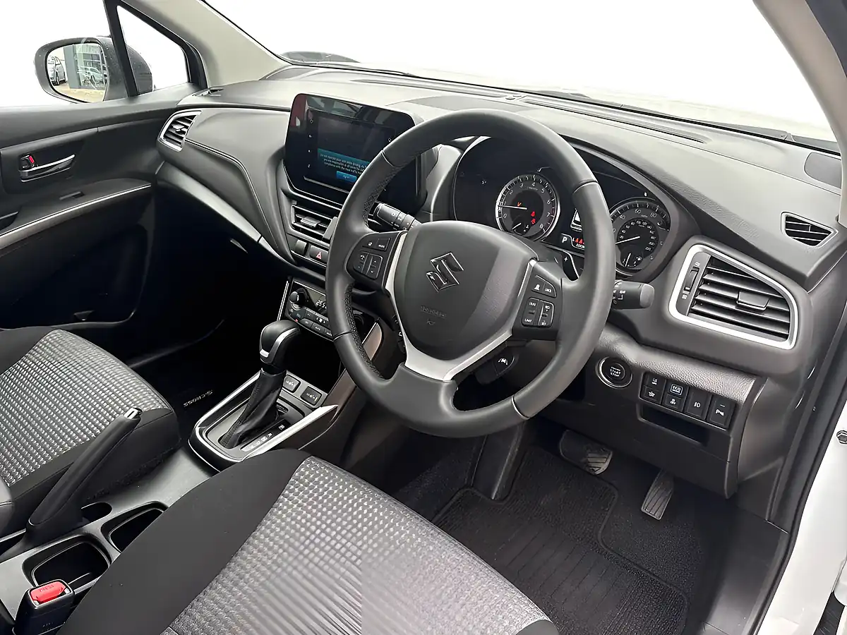 Used 2023 Suzuki S-Cross Motion White - Interior and Exterior details 8