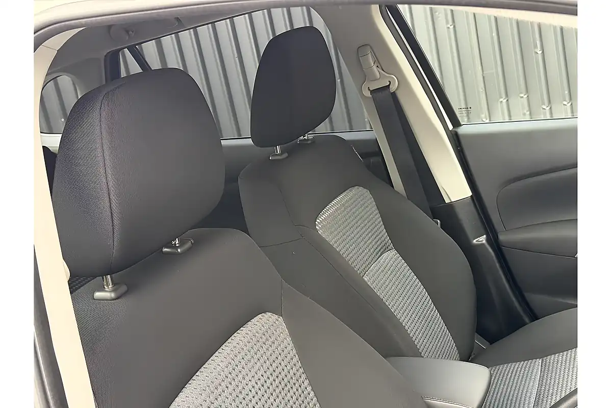 Used 2023 Suzuki S-Cross Motion White - Interior and Exterior details 13