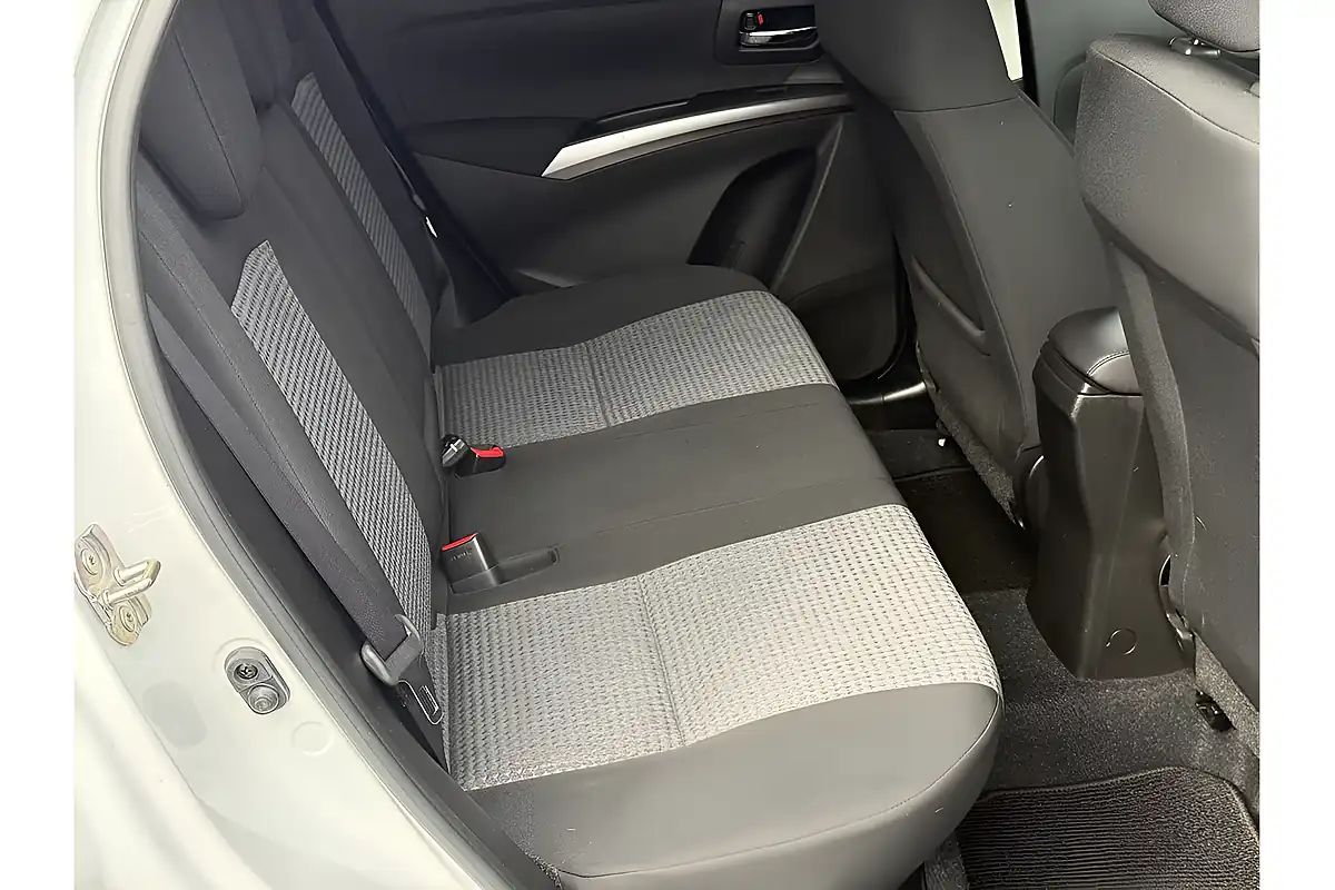 Used 2023 Suzuki S-Cross Motion White - Interior and Exterior details 14