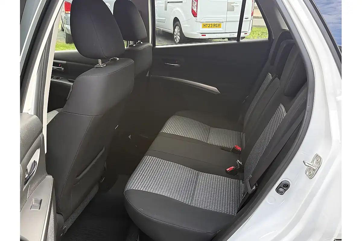Used 2023 Suzuki S-Cross Motion White - Interior and Exterior details 15