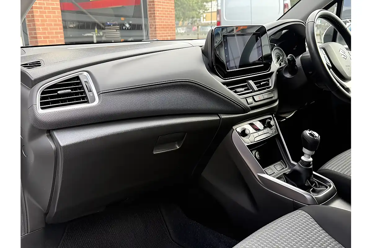 Used 2023 Suzuki S-Cross Motion White - Interior and Exterior details 18