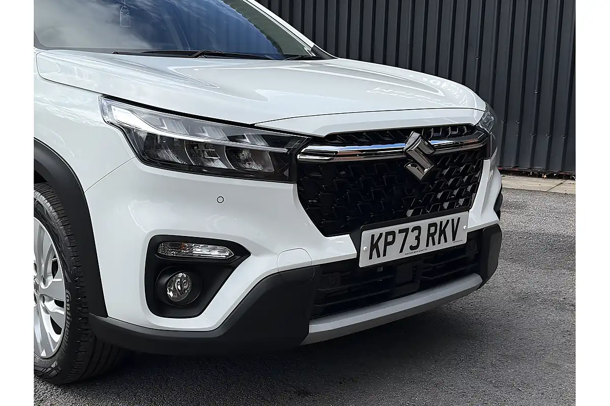 Used 2023 Suzuki S-Cross Motion White - Interior and Exterior details 3