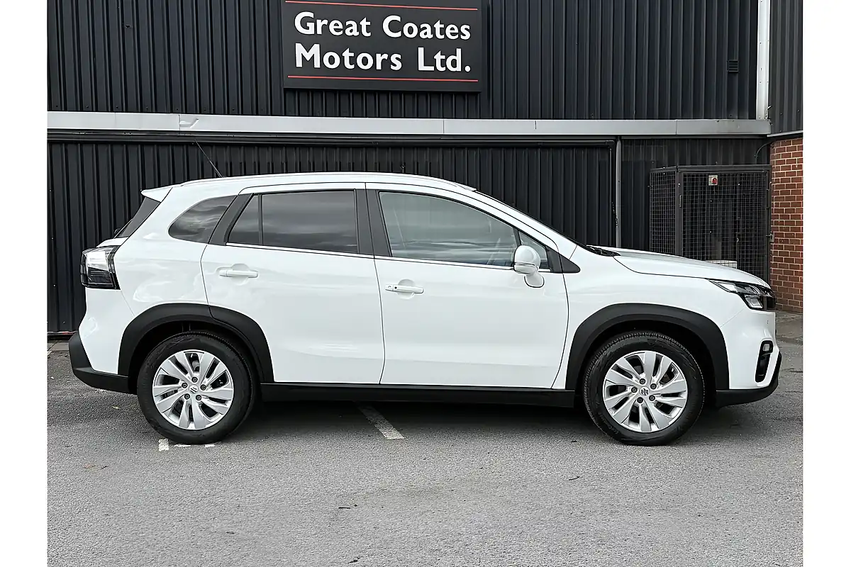 Used 2023 Suzuki S-Cross Motion White - Interior and Exterior details 4