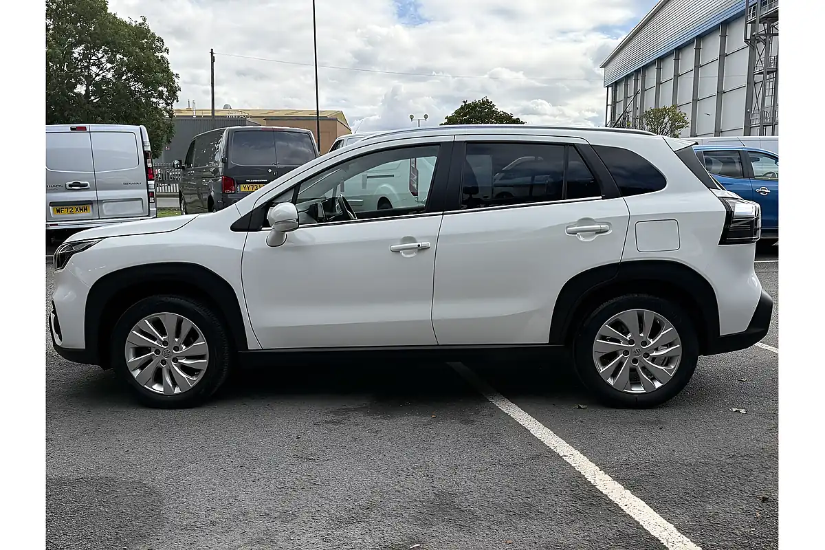 Used 2023 Suzuki S-Cross Motion White - Interior and Exterior details 9