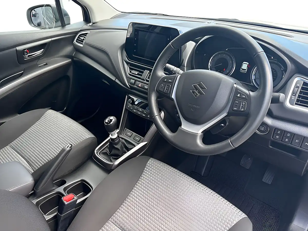 Used 2023 Suzuki S-Cross Motion White - Interior and Exterior details 8