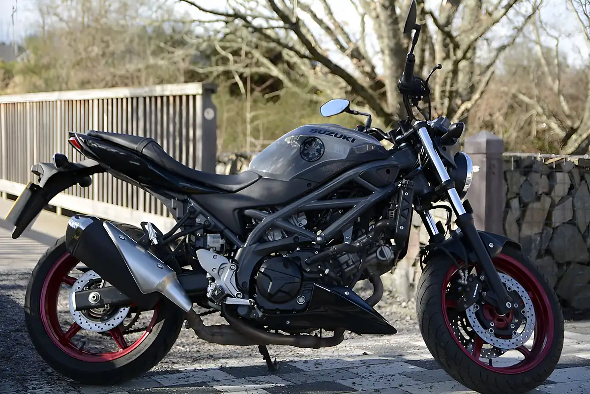 Used 2023 Suzuki SV650 Euro 5 Black - Interior and Exterior details 3