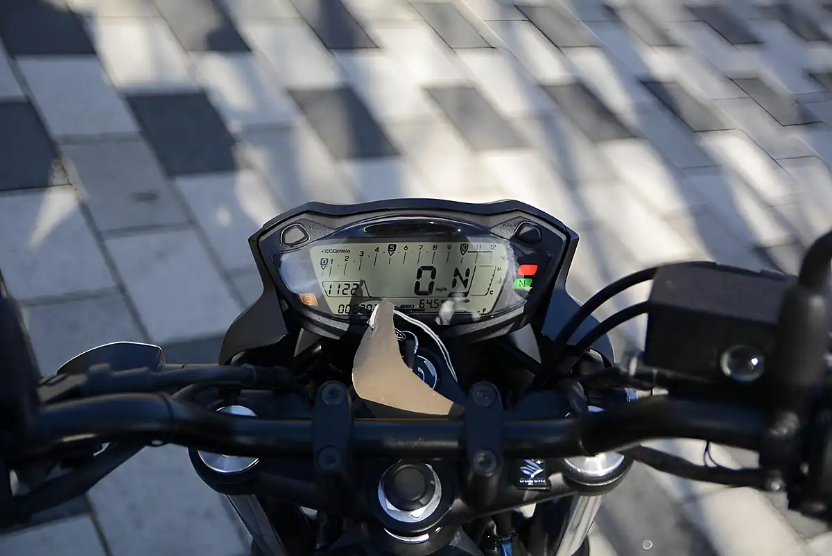 Used 2023 Suzuki SV650 Euro 5 Black - Interior and Exterior details 9