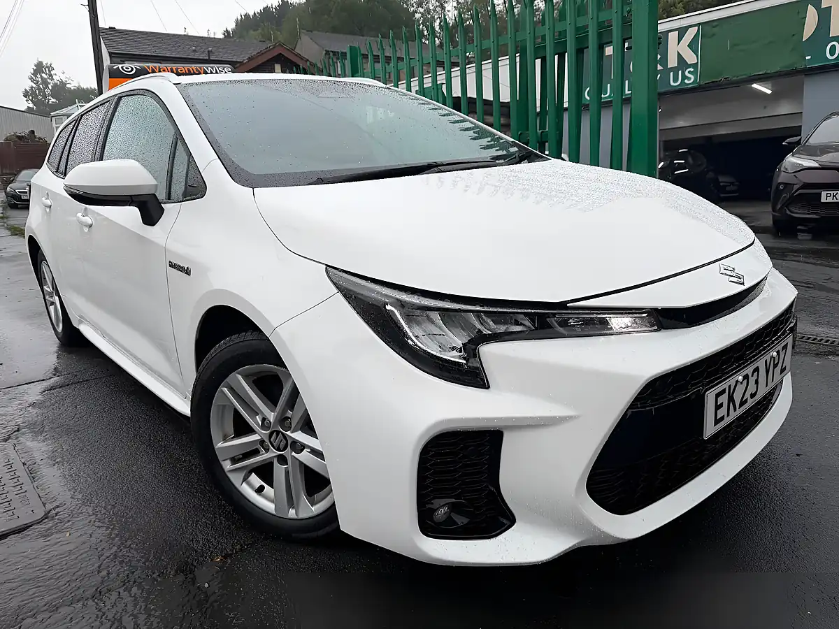 Used 2023 Suzuki Swace Motion White - Front View