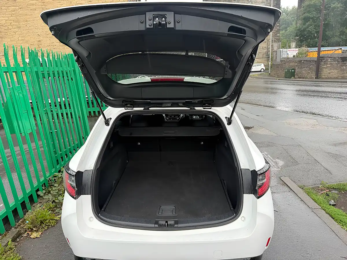 Used 2023 Suzuki Swace Motion White - Interior and Exterior details 12