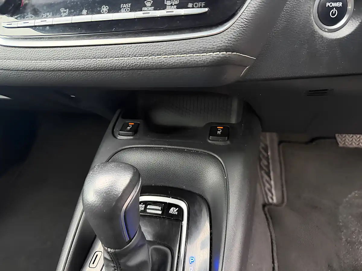 Used 2023 Suzuki Swace Motion White - Interior and Exterior details 17